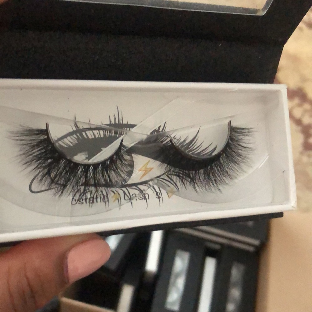 Lashes - Picture 2 of 2